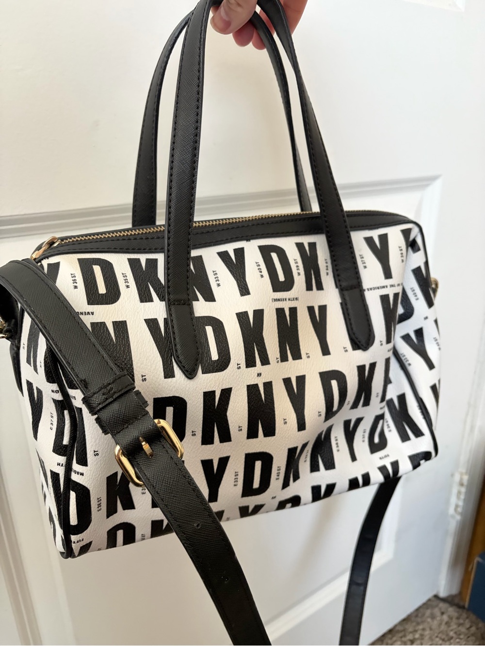 DKNY Black & White Logo Crossbody Shoulder Bag - Picture 3 of 6